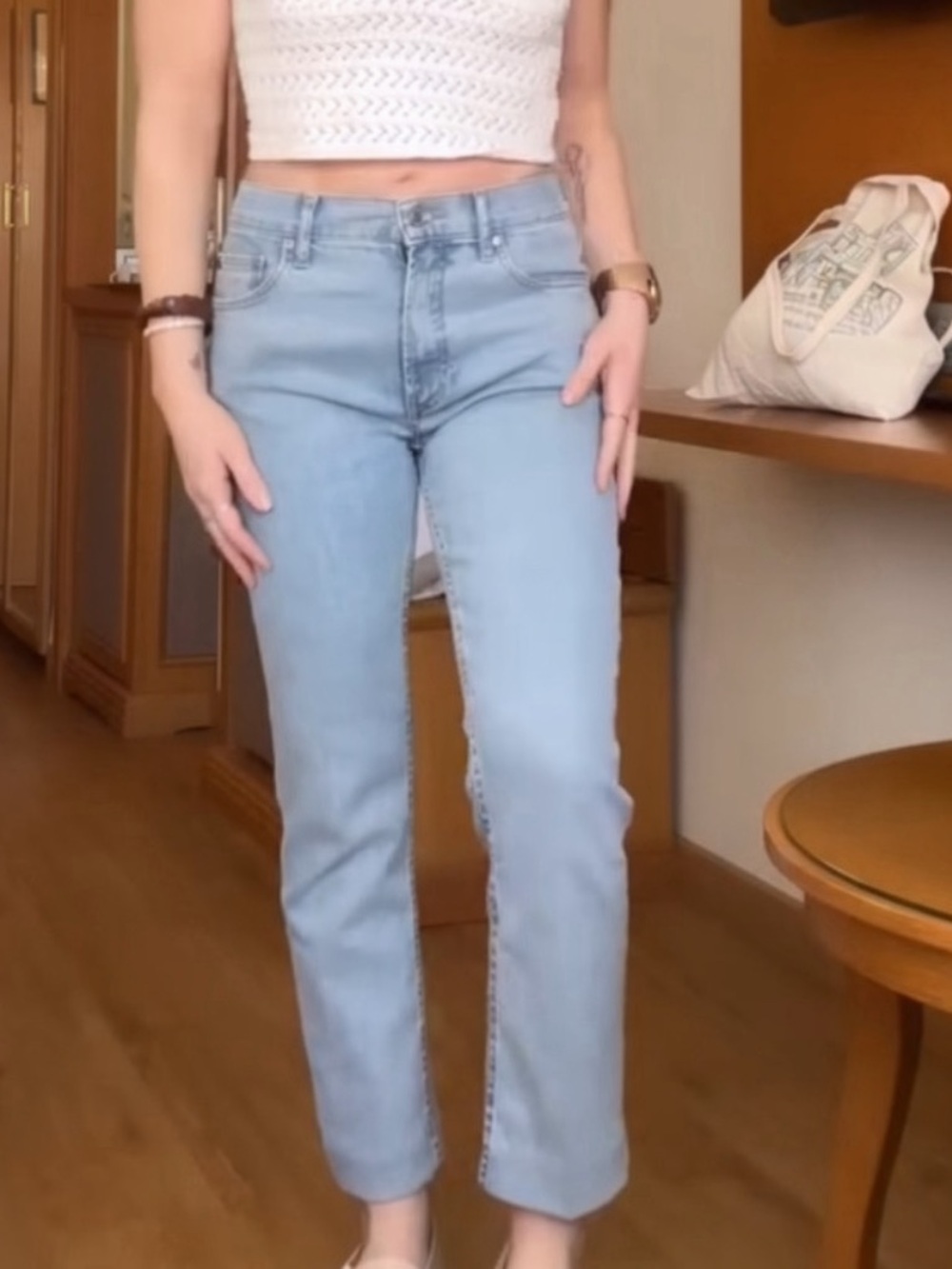 Zara Light Blue Straight Leg Ankle Jeans. High rise fit. Size US4/28